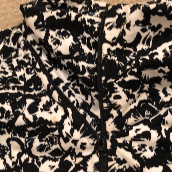 Lululemon warm jacket size 8z - Picture 6 of 6